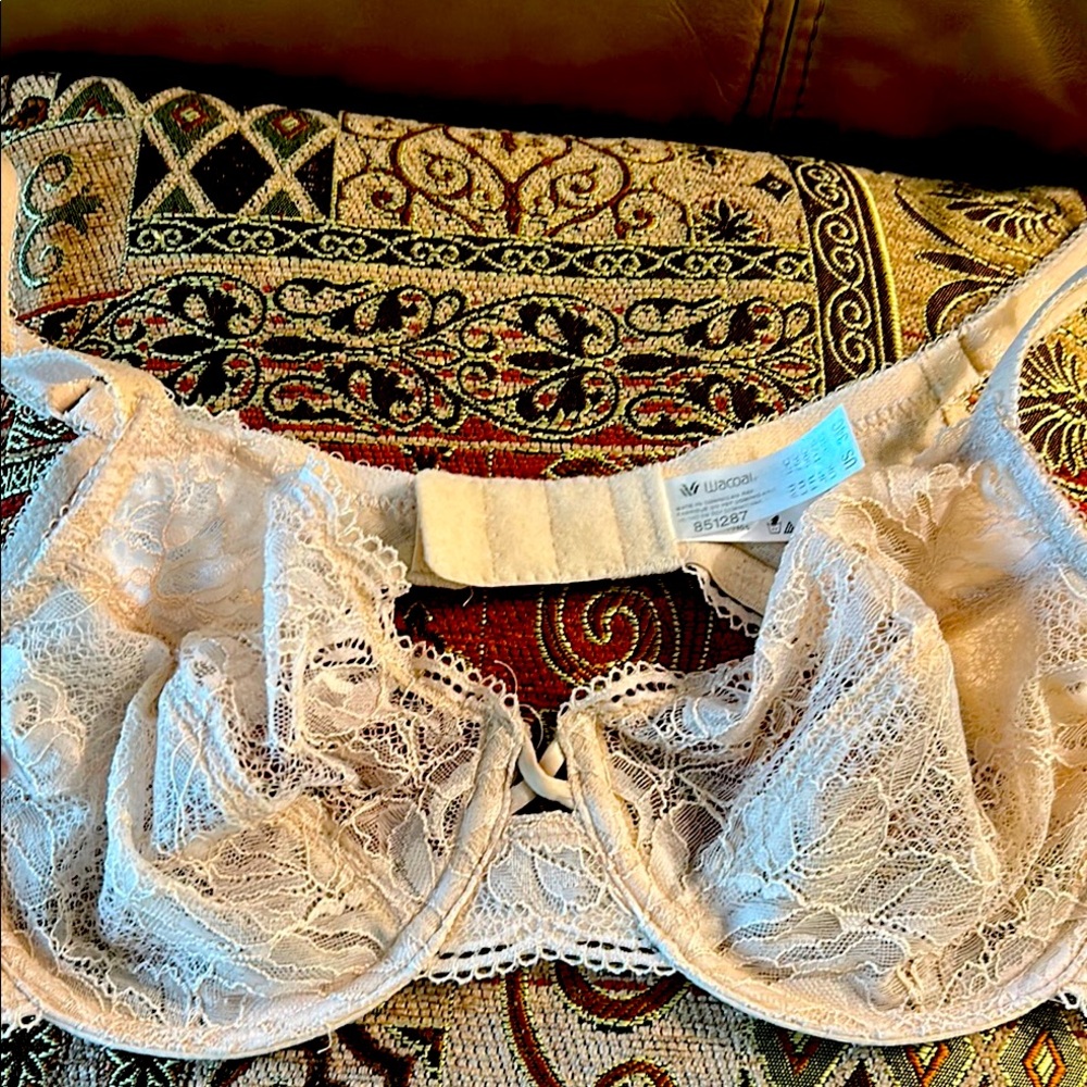 Wacoal Cream Lace Underwire Bra